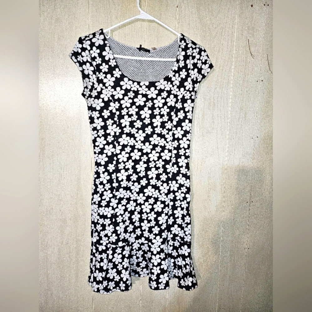 Sundress, cute daisy flower pattern, size medium
